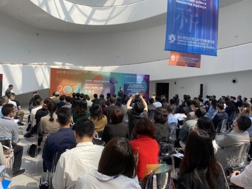 校领导应邀出席第一届全国高等院校艺术设计学院院长联席会议并作主旨演讲